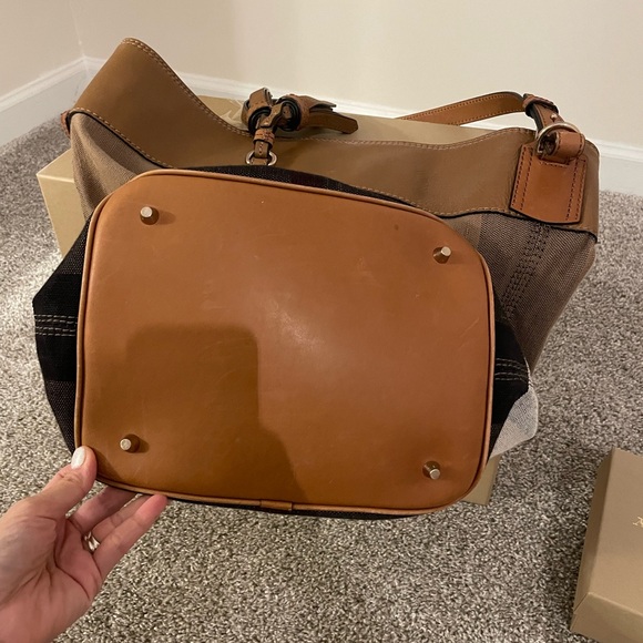 Authentic Burberry hobo bag - Picture 11 of 12